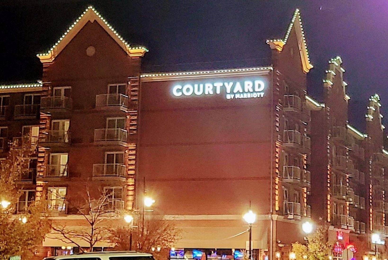 Holland wedding venue Courtyard by Marriott Holland Downtown