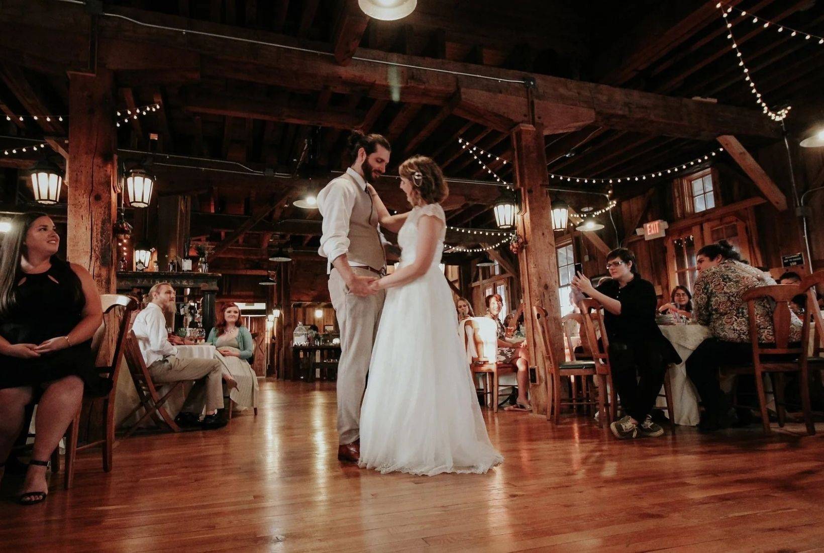 Chicago Wedding Venue, Chicago Michigan wedding venue, wedding venues near Chicago train