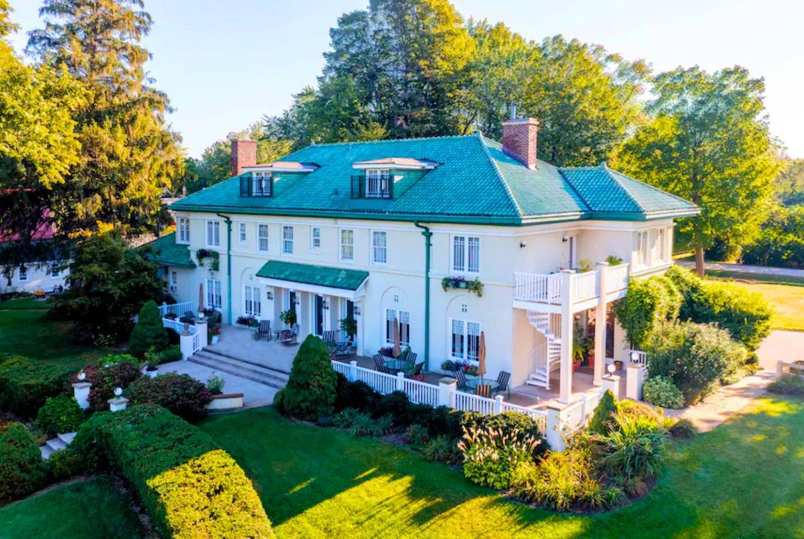 Saugatuck wedding venue lodging