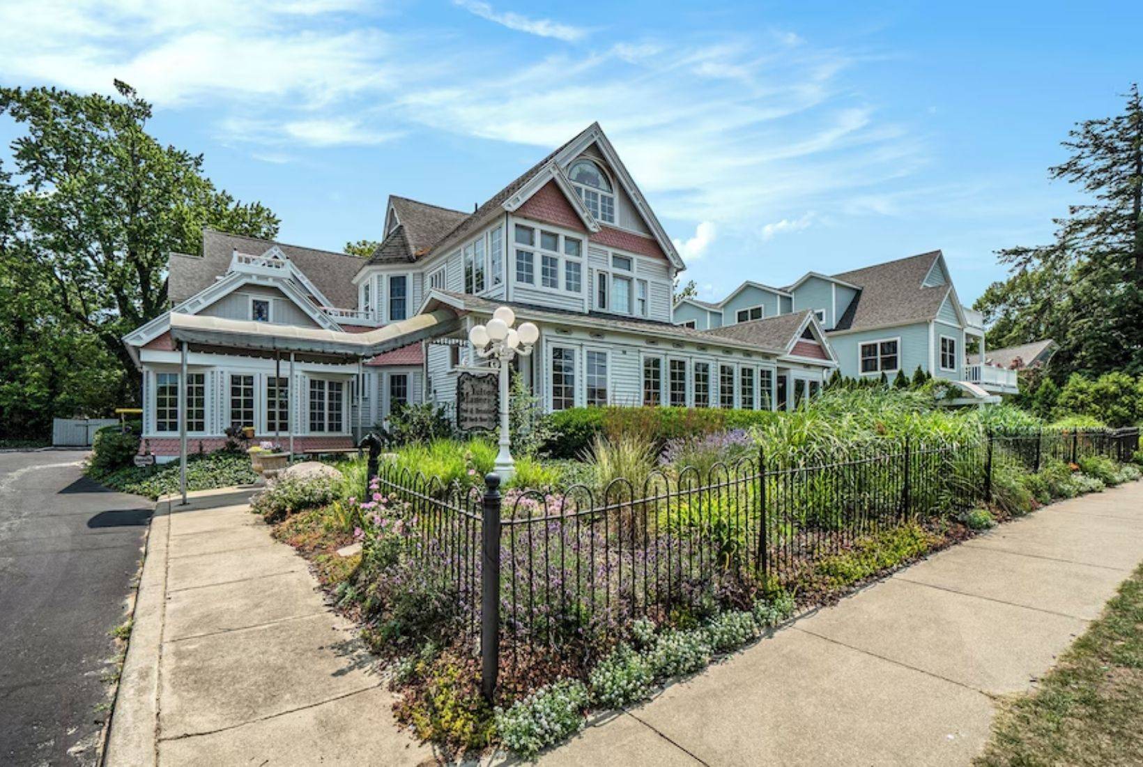 Yelton Manor Bed & Breakfast